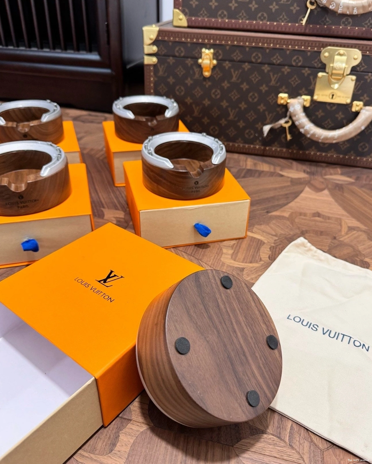 HORSESHOE LV CUSTOM ASHTRAY 0808